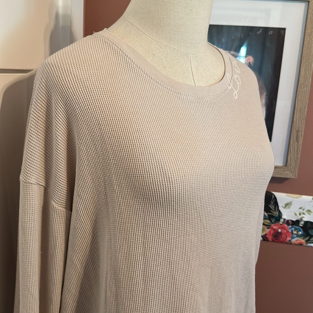 Sundry for Evereve women’s LOVED cream tan waffle long sleeve 1 (S) Henley top - Picture 3 of 13